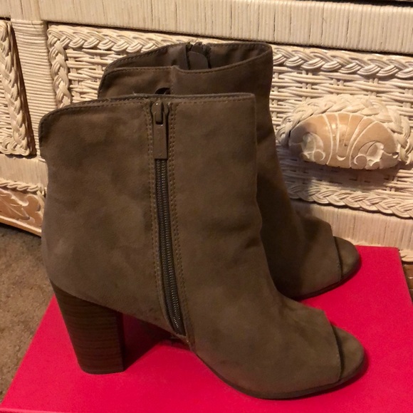 Breckelle’s tan faux suede open toe high heel western fringe booties - Picture 3 of 10